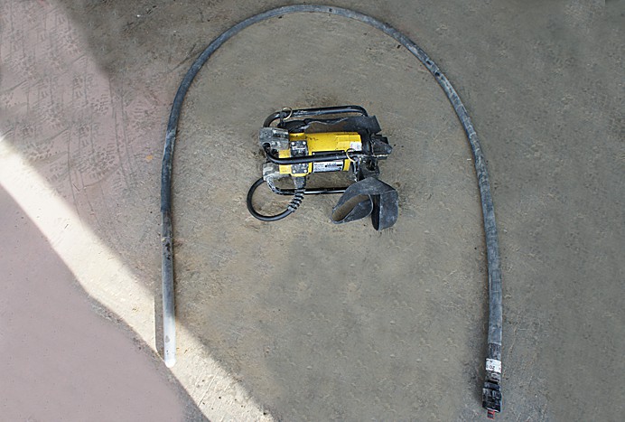 Oztec 1.8 concrete vibrator with 10 ft wand