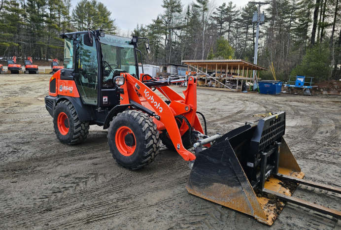 Kubota R640 Loader